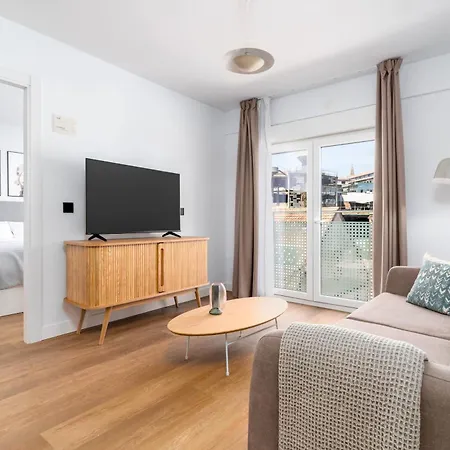 Limehome Calle Postigo Bajo 4* אוביידו