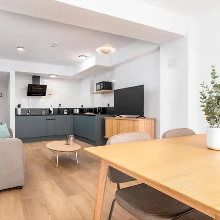 Limehome Calle Postigo Bajo מלון דירות