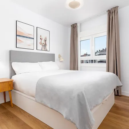 Limehome Calle Postigo Bajo 4* אוביידו