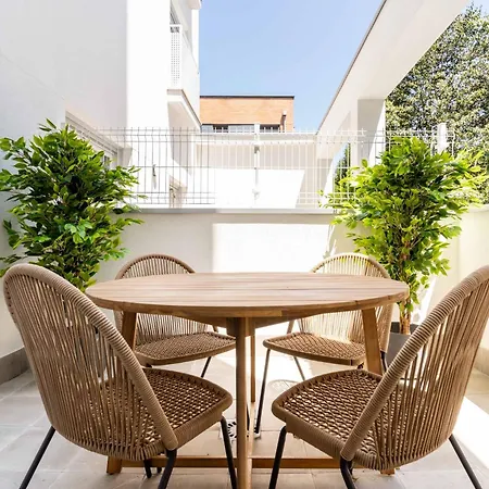 Limehome Calle Postigo Bajo מלון דירות 4*